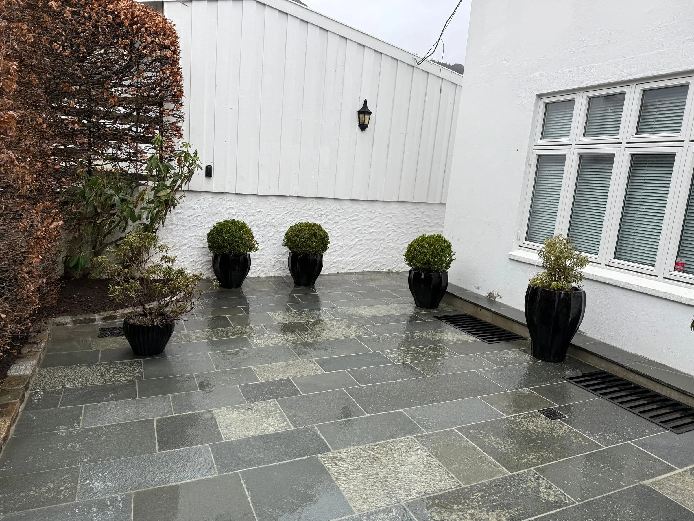 Granitt terrasse med jevn og holdbar steinsetting, Ellingsen AS