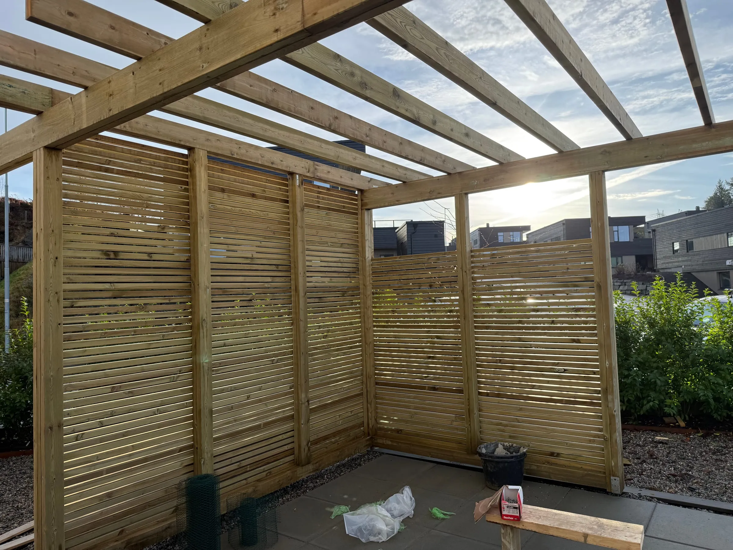 Terrassebygging og tømmerkonstruksjon under arbeid, Ellingsen AS